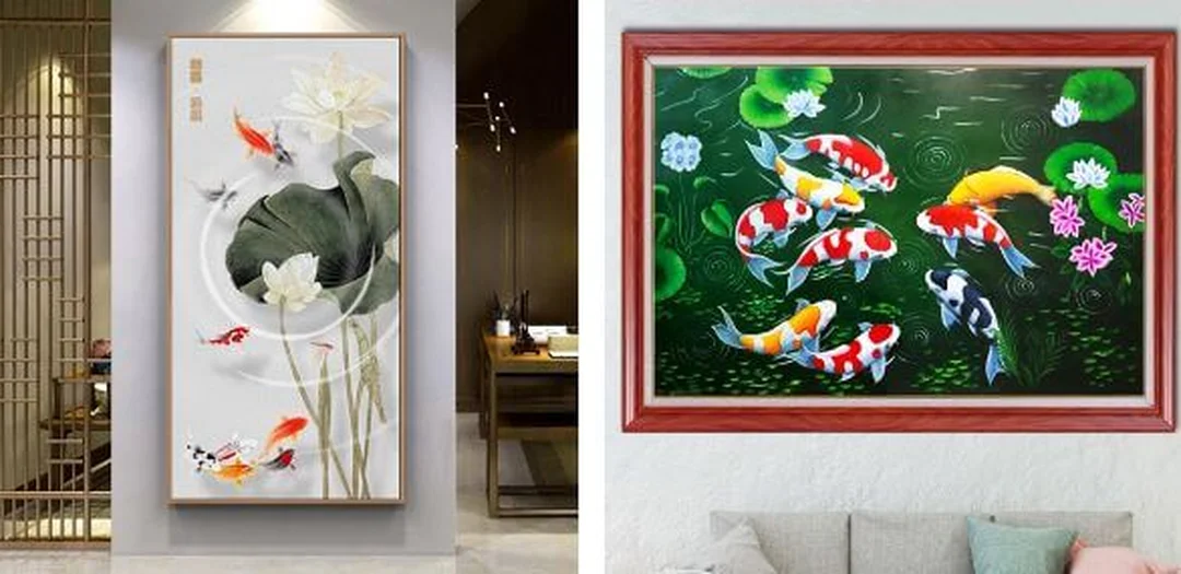 cá chép phong thủy màu lưu ly đặt trong phòng khách sáng thoáng