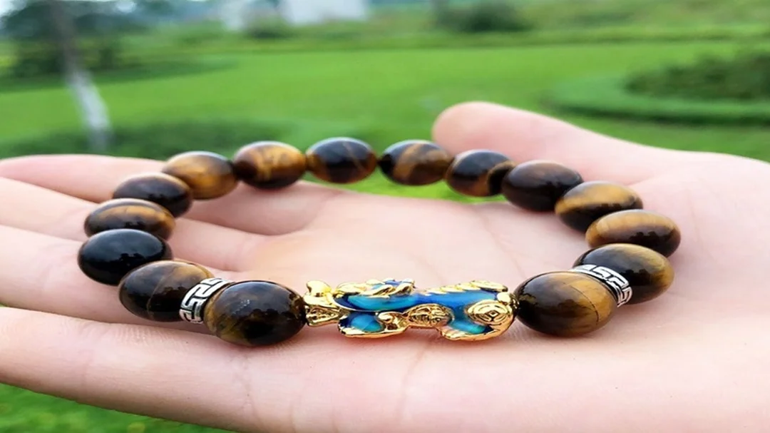 Câu hỏi thường gặp về đá mắt hổ câu hỏi thường gặp về tác dụng của đá mắt hổ và cách chọn vòng đá mắt hổ
