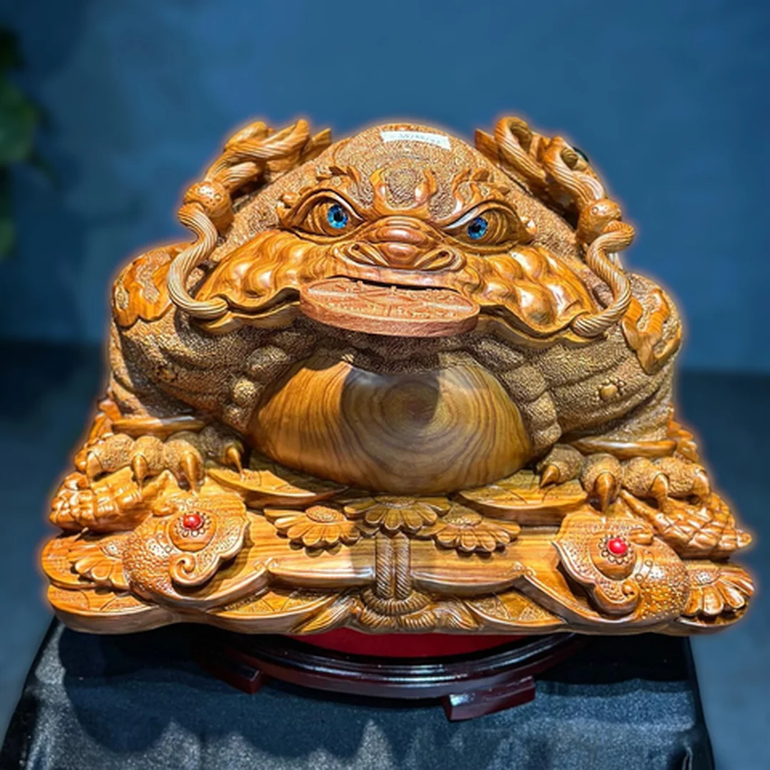 cóc ba chân gỗ phong thủy màu nâu trầm đặt bàn