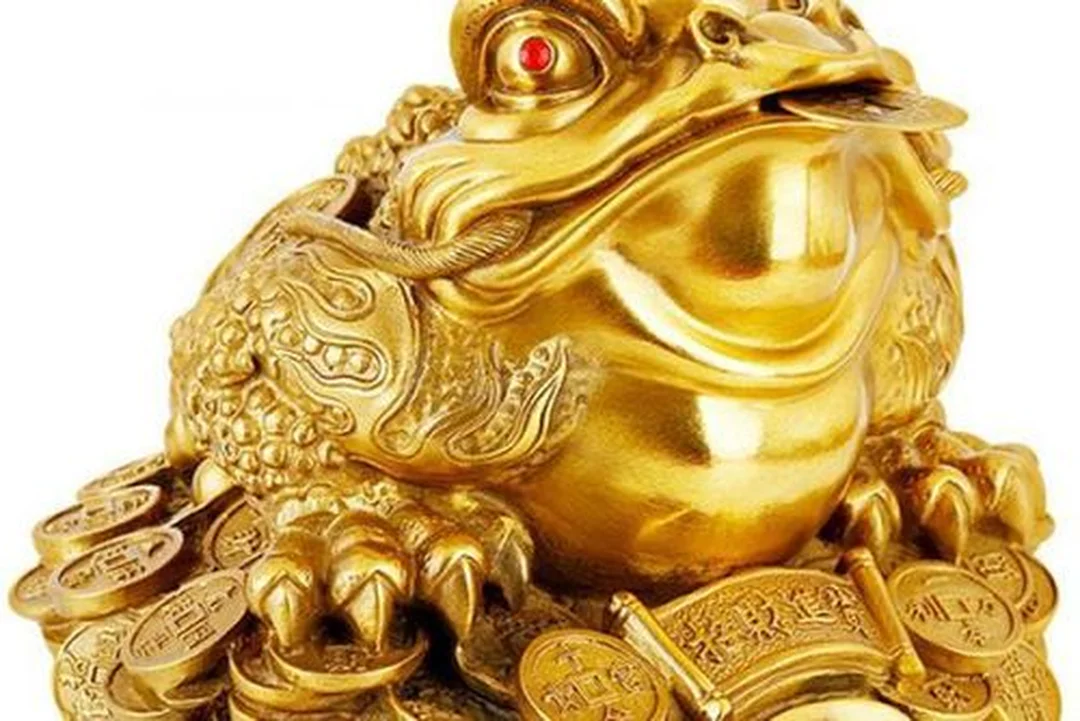 Cóc ba chân ngậm đồng xu có tạo hình khác cóc không ngậm xu