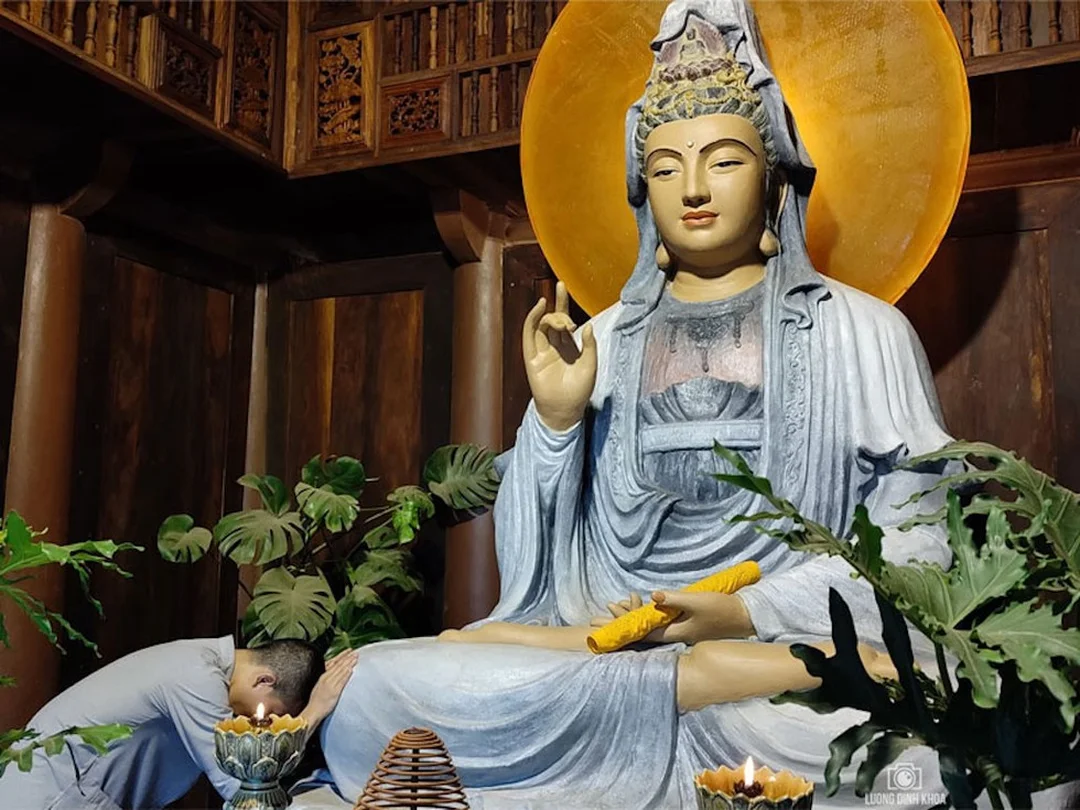 Hình tượng Quan Âm Bồ Tát trang nghiêm trong không gian thờ tự hình tượng quan âm bồ tát trang nghiêm trong không gian thờ tự
