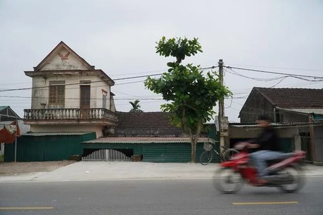 khắc phục lỗi phong thủy nhà ở với khu vực nhà thấp hơn mặt đường