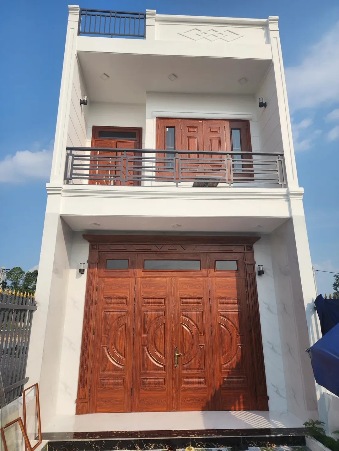 kích thước phong thủy cửa chính 4 cánh cho nhà ống