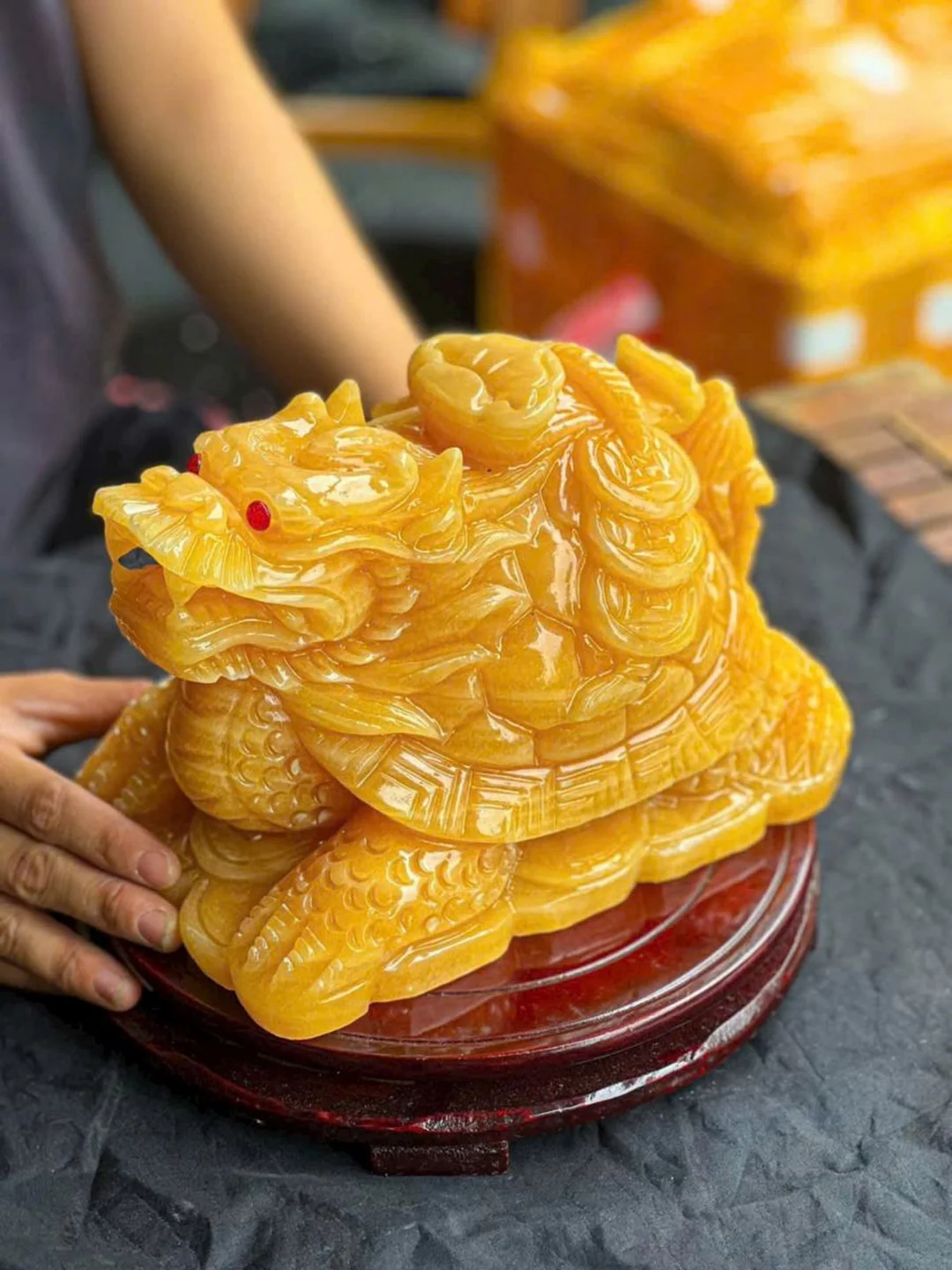 long quy đá ngọc hoàng long nguyên khối màu vàng phong thủy