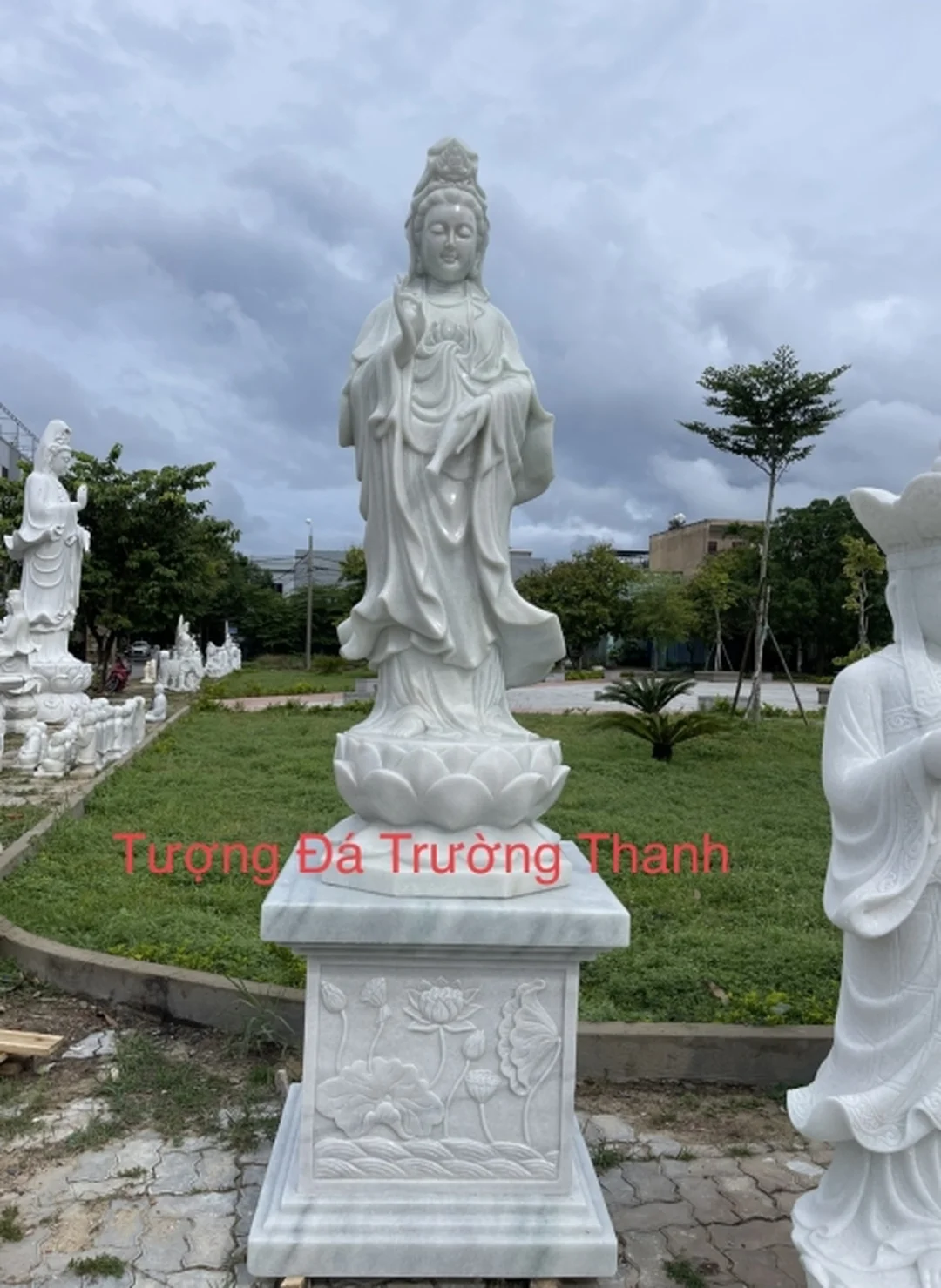 mẫu tượng quan âm đẹp bằng đá trắng dáng đứng