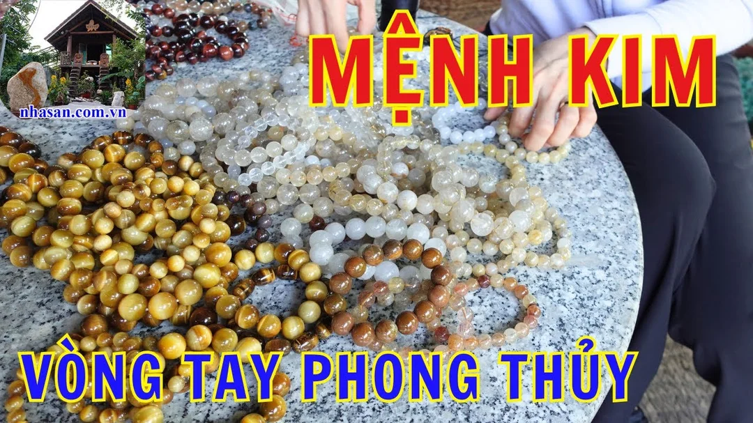 Mệnh Kim đeo vòng đá màu gì