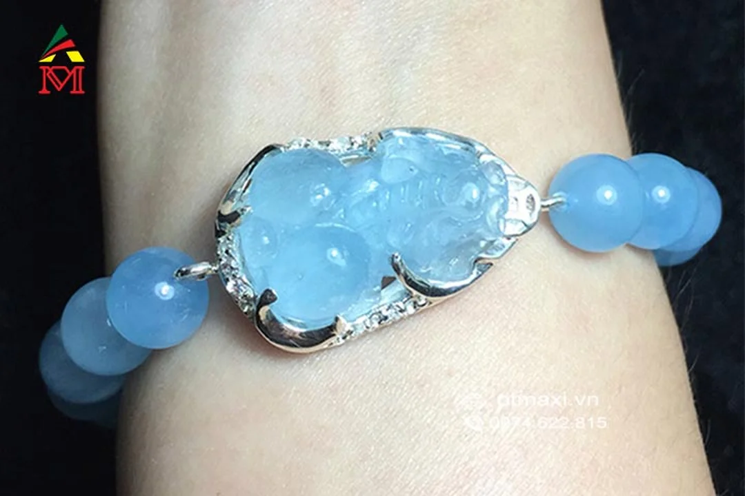 mệnh thổ đeo tỳ hưu màu gì với đá vàng nâu