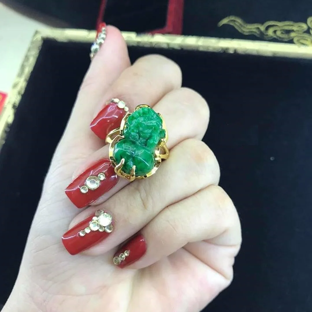 nhẫn tỳ hưu cẩm thạch vàng 18k phong cách nam nữ