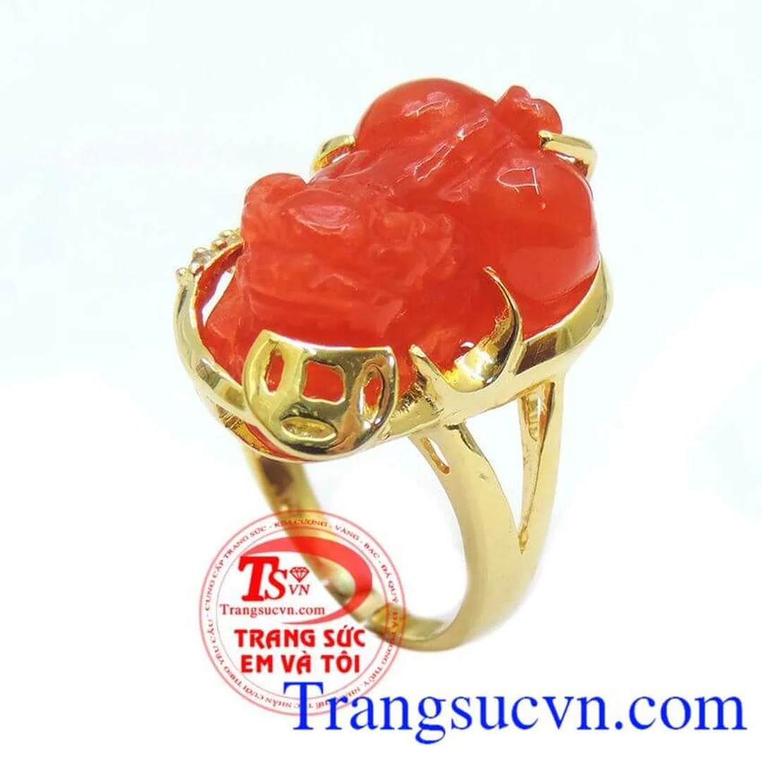 Nhẫn tỳ hưu nữ mệnh thổ đeo ngón tay phong thủy