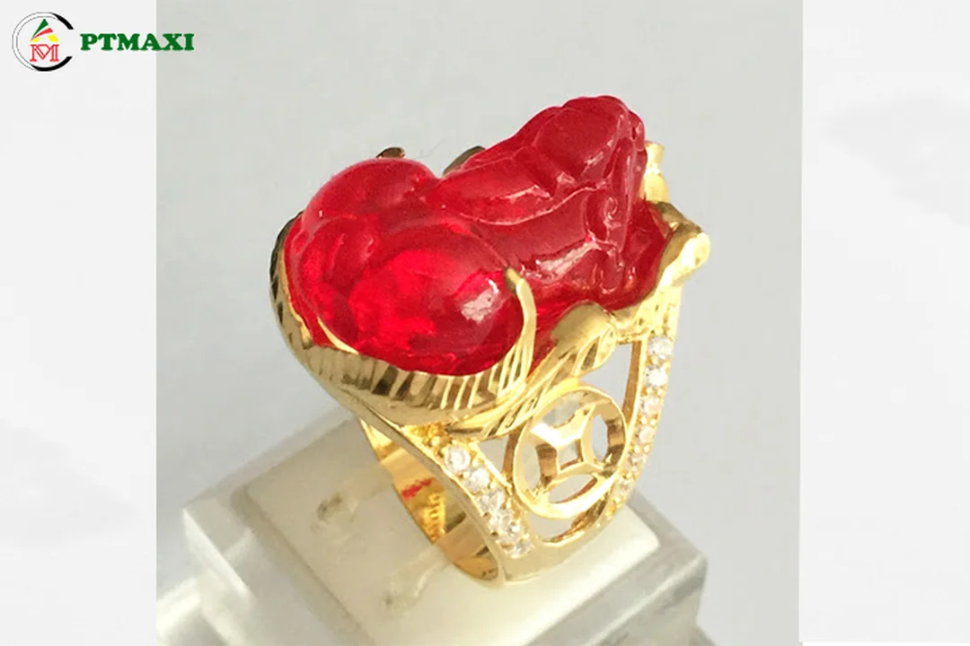 Nhẫn tỳ hưu nữ mệnh thổ màu tím và đỏ sang trọng