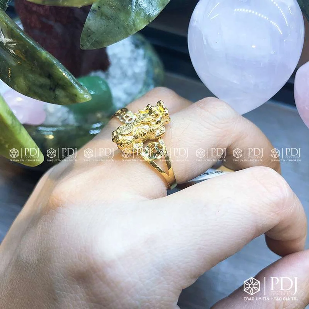 Nhẫn tỳ hưu vàng 10K cho người thích thiết kế gọn nhẫn tỳ hưu vàng 10K cho người thích thiết kế gọn