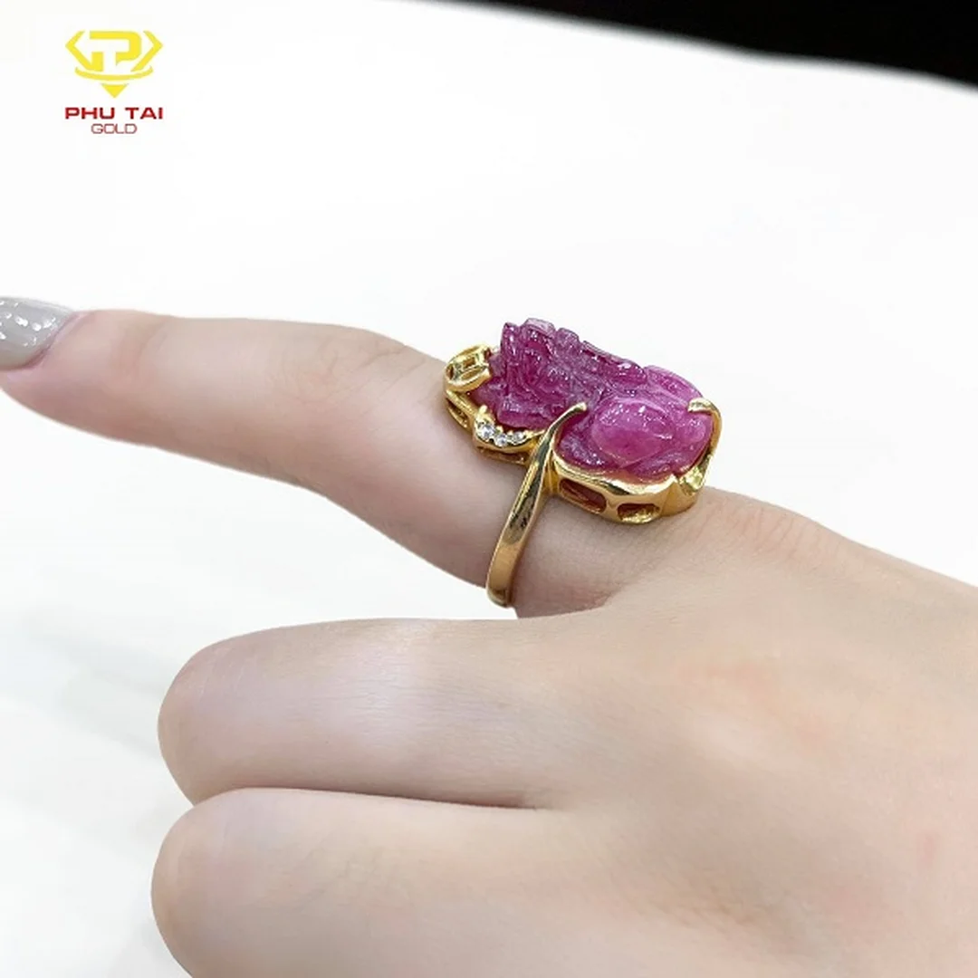 nhẫn tỳ hưu vàng 18k ruby vàng màu mặt đá đỏ