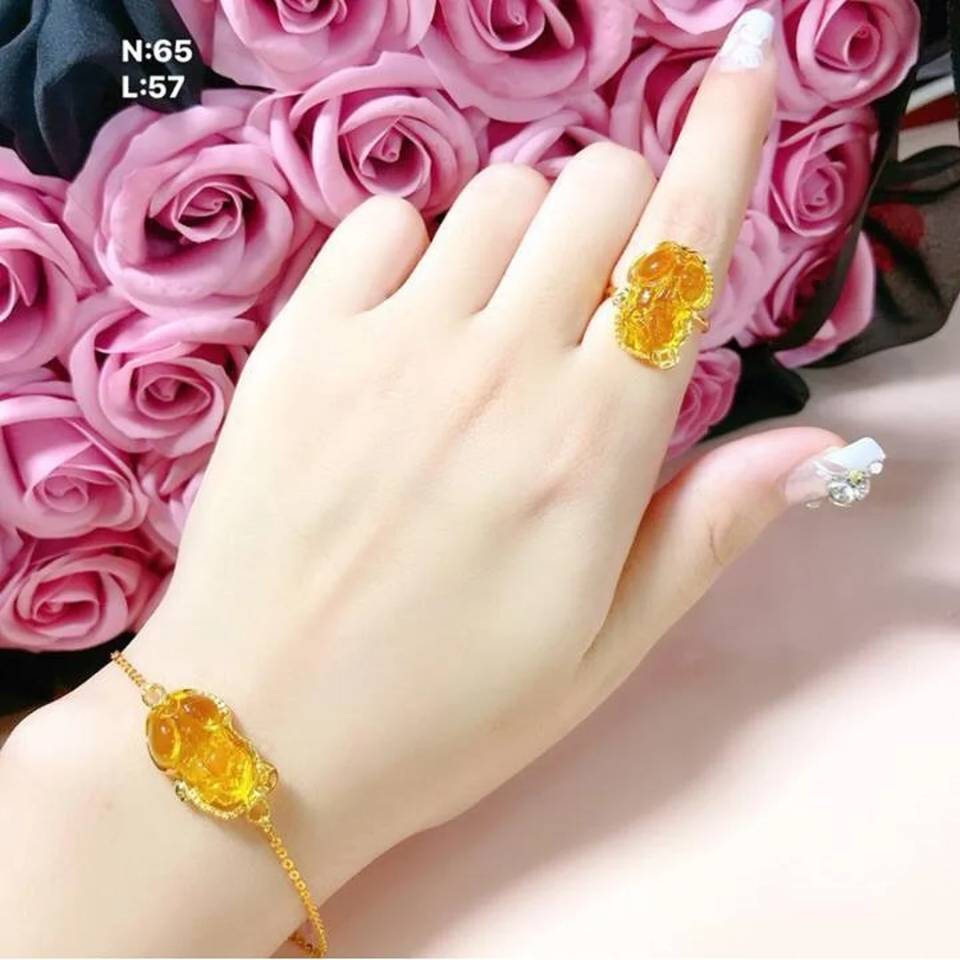 Nhẫn tỳ hưu vàng có đá xanh cần kiểm tra tuổi vàng và đá gắn nhẫn tỳ hưu vàng có đá xanh cần kiểm tra tuổi vàng và đá gắn