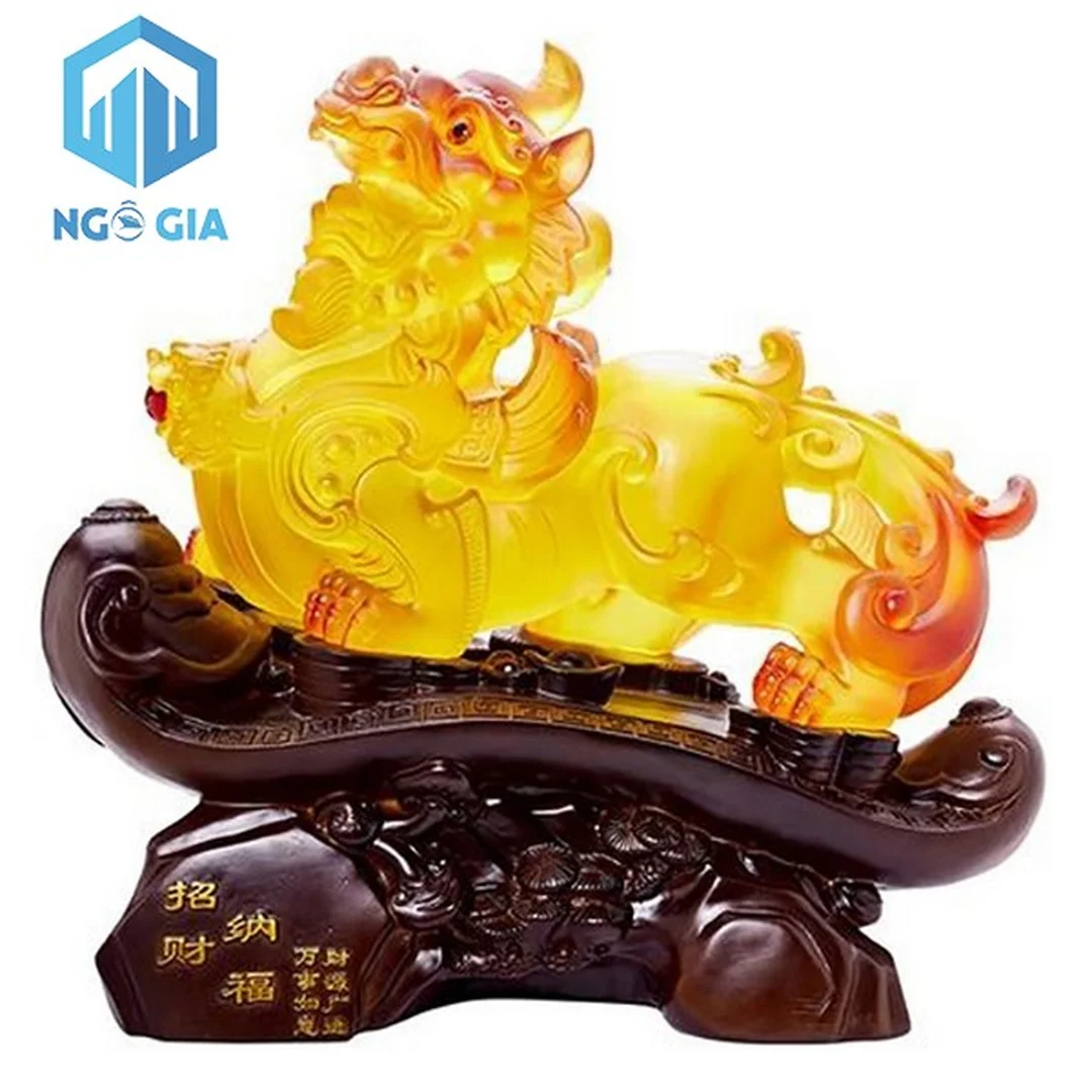 phong thủy bàn làm việc cho người mệnh hỏa với tỳ hưu nhỏ gọn