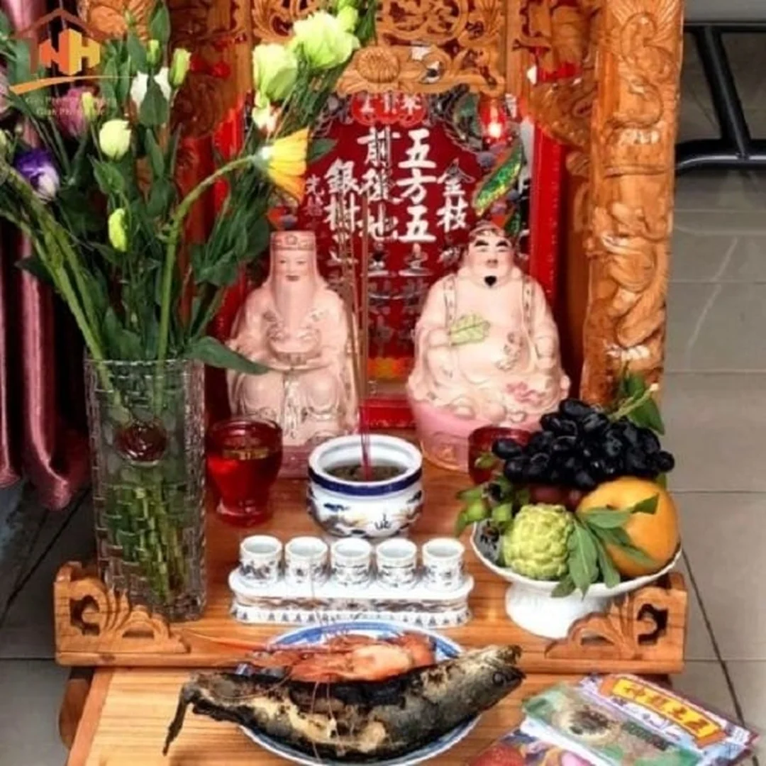 phong thủy bàn thờ ông địa thần tài bố trí vật phẩm đầy đủ