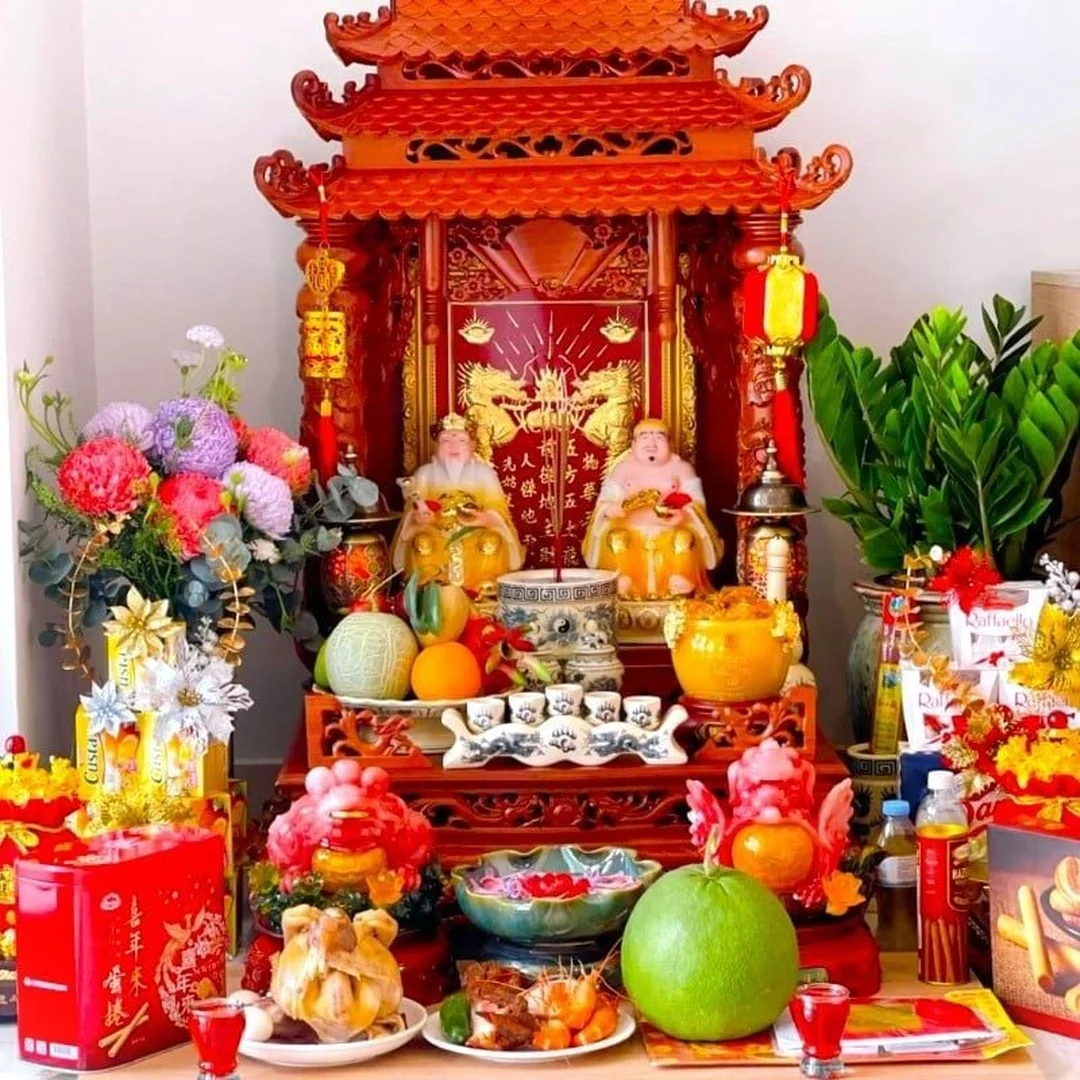 phong thủy bàn thờ ông địa thần tài trong không gian thờ sạch và sáng