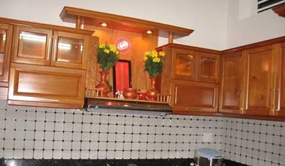 phong thủy bàn thờ ông táo đặt trong bếp sạch sẽ