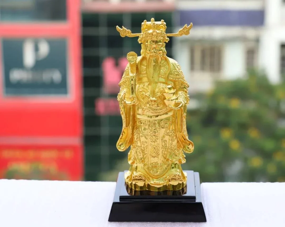 Tượng Thần Tài cần đặt trong không gian sạch và trang nghiêm phong thủy bàn thờ thần tài tránh đặt sai vị trí