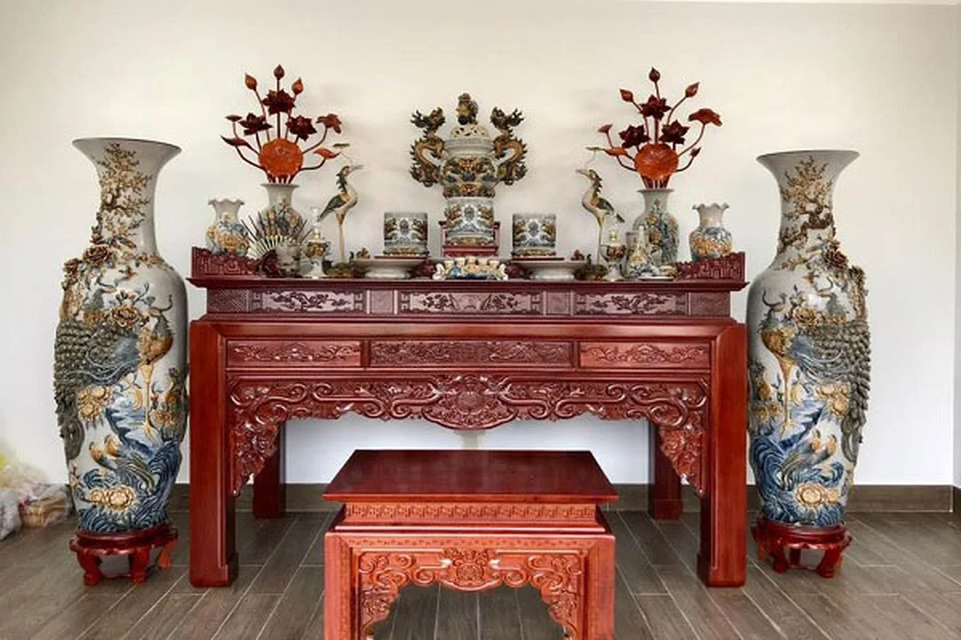 phong thủy bàn thờ tổ tiên với cách sắp xếp đồ thờ cân đối