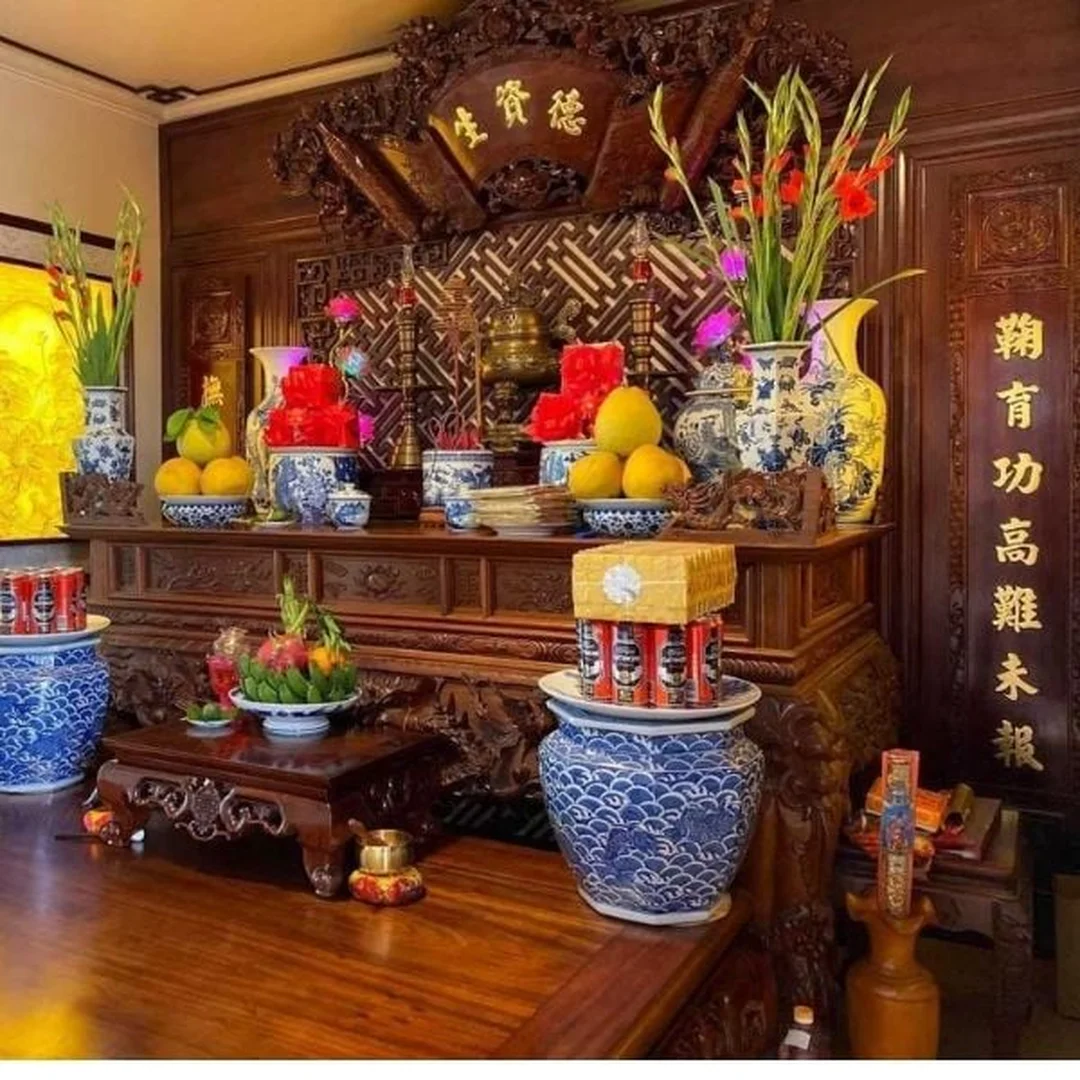 phong thủy bàn thờ tổ tiên với không gian thờ gia tiên trang nghiêm