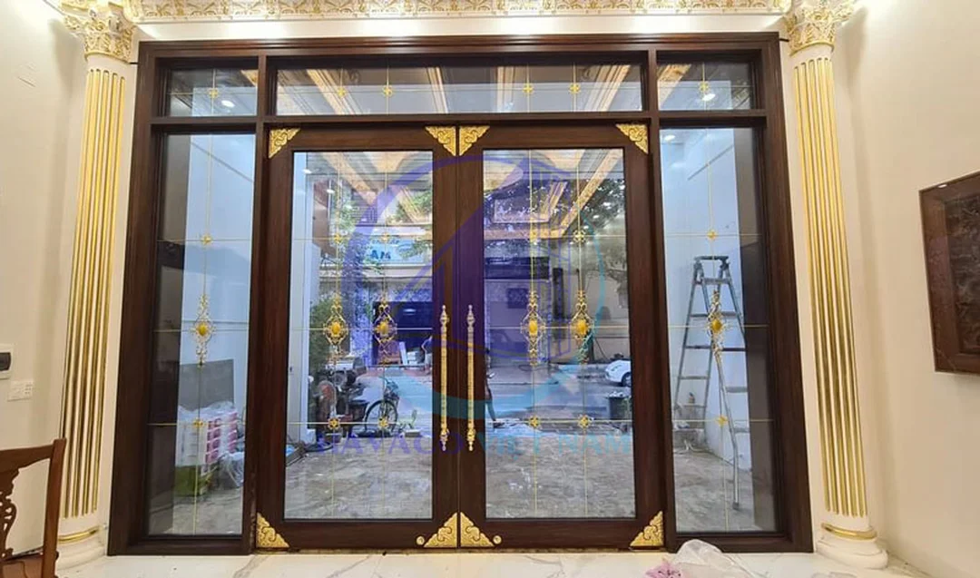 Phong thủy cửa chính bằng kính và kim loại cần cân bằng sáng tối Phong thủy cửa chính bằng kính và kim loại cần cân bằng sáng tối