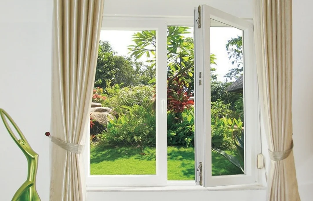 phong thủy cửa chính và cửa sổ cho nhà có cửa sổ lớn