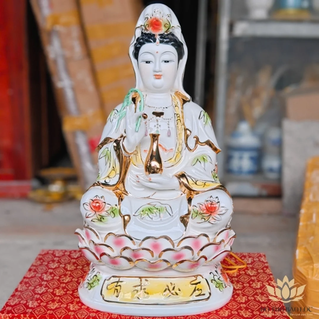 Tượng Quan Âm bằng sứ đặt bàn thờ tượng quan âm bằng sứ đặt trên bàn thờ gia đình