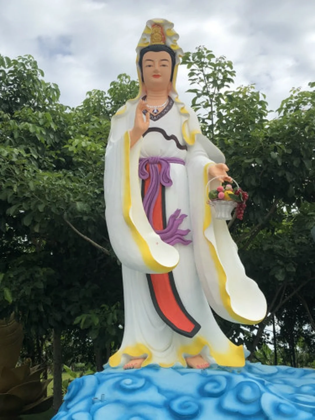 tượng quan âm bằng xi măng kích thước lớn sân vườn