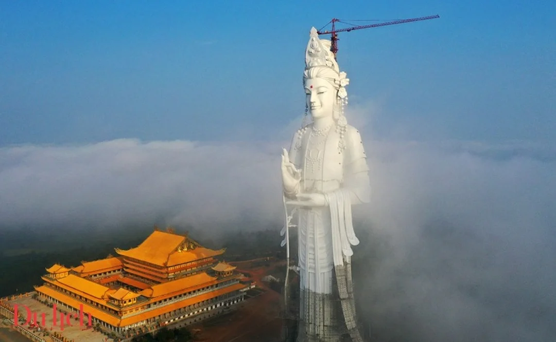 Tượng Quan Âm chùa Minh Đức trong không gian núi biển tượng quan âm cao nhất việt nam tại Bình minh Quảng Ngãi