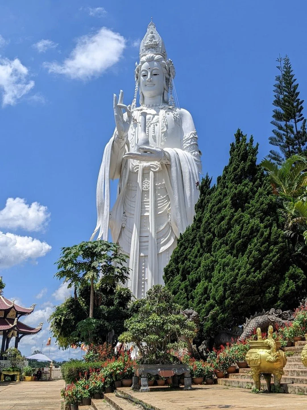 Tượng Quan Âm chùa Linh Ẩn tại điểm du lịch tâm linh Lâm Đồng tượng quan âm chùa linh ẩn trong điểm du lịch tâm linh Lâm Đồng