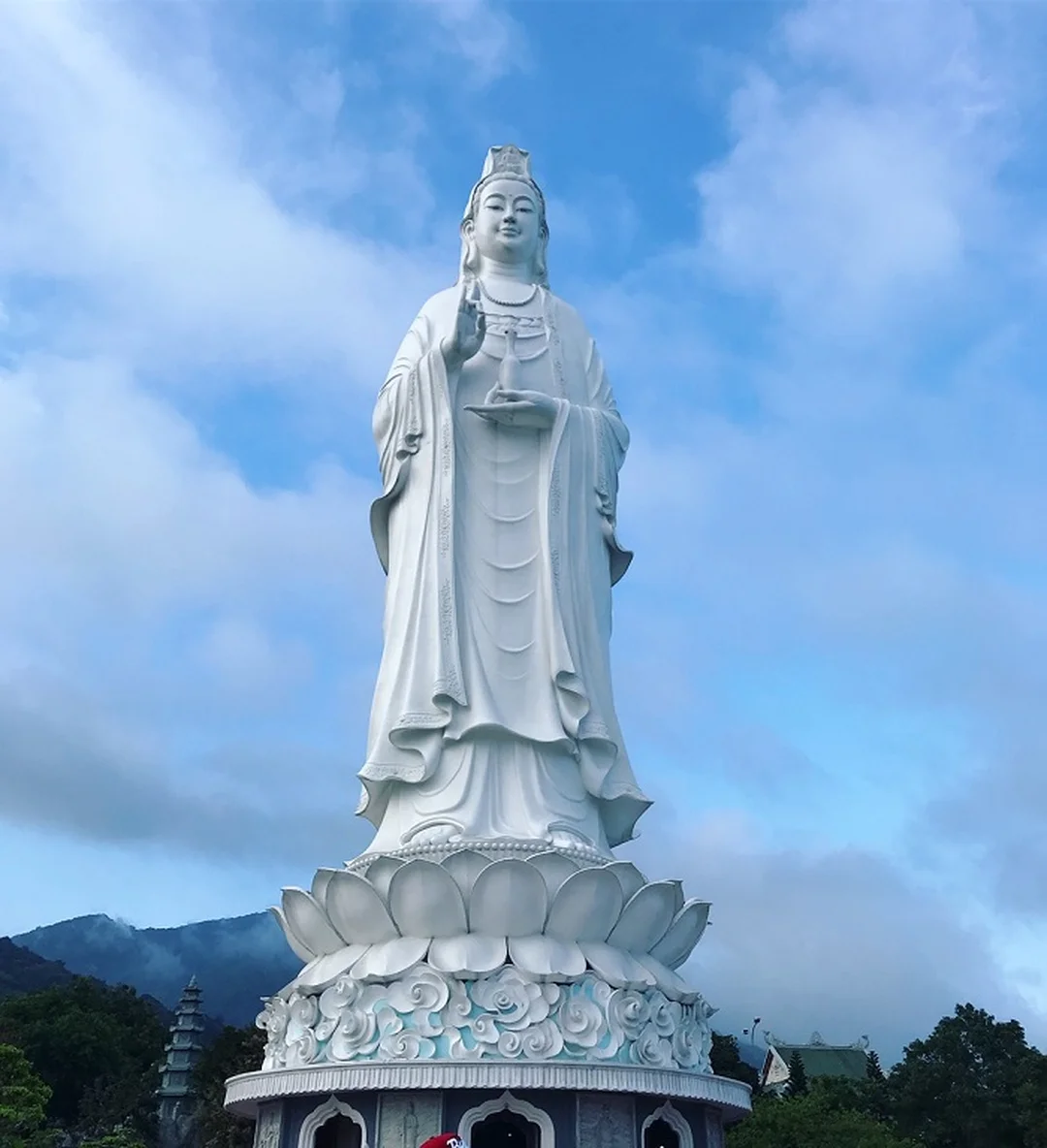 tượng quan âm chùa linh ứng đà nẵng trong khu du lịch tâm linh Sơn Trà