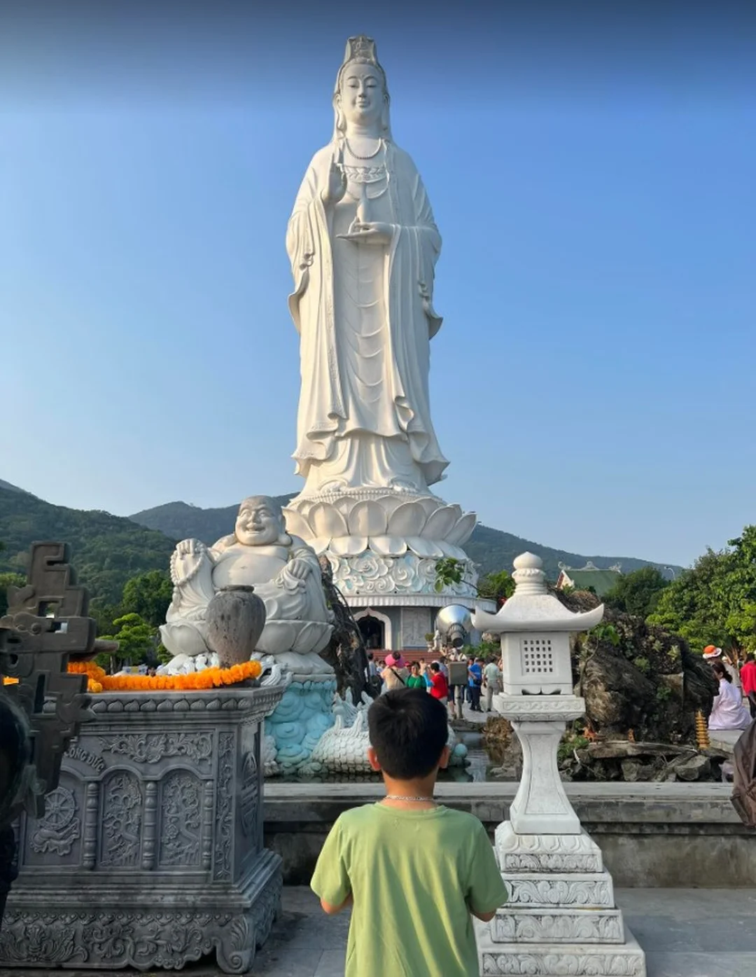 tượng quan âm chùa linh ứng và cảnh quan bán đảo Sơn Trà