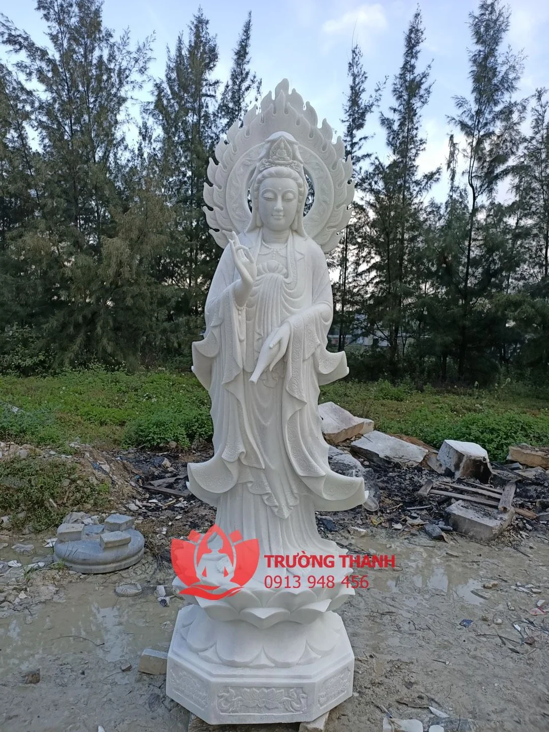 tượng quan âm đẹp bằng đá có hào quang nhìn nghiêng
