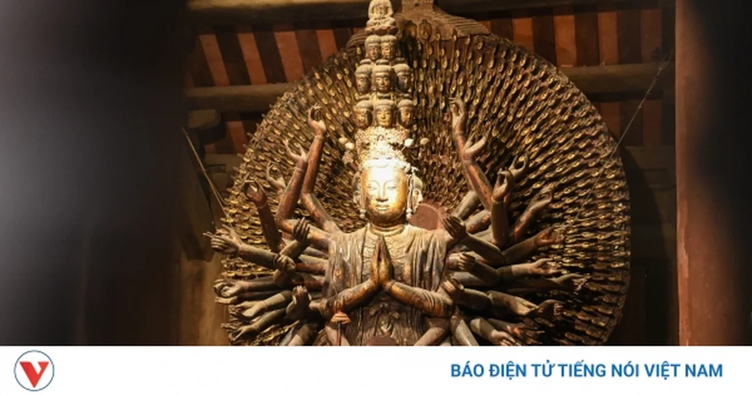 tượng quan âm nghìn mắt nghìn tay chùa bút tháp trong không gian cổ tự