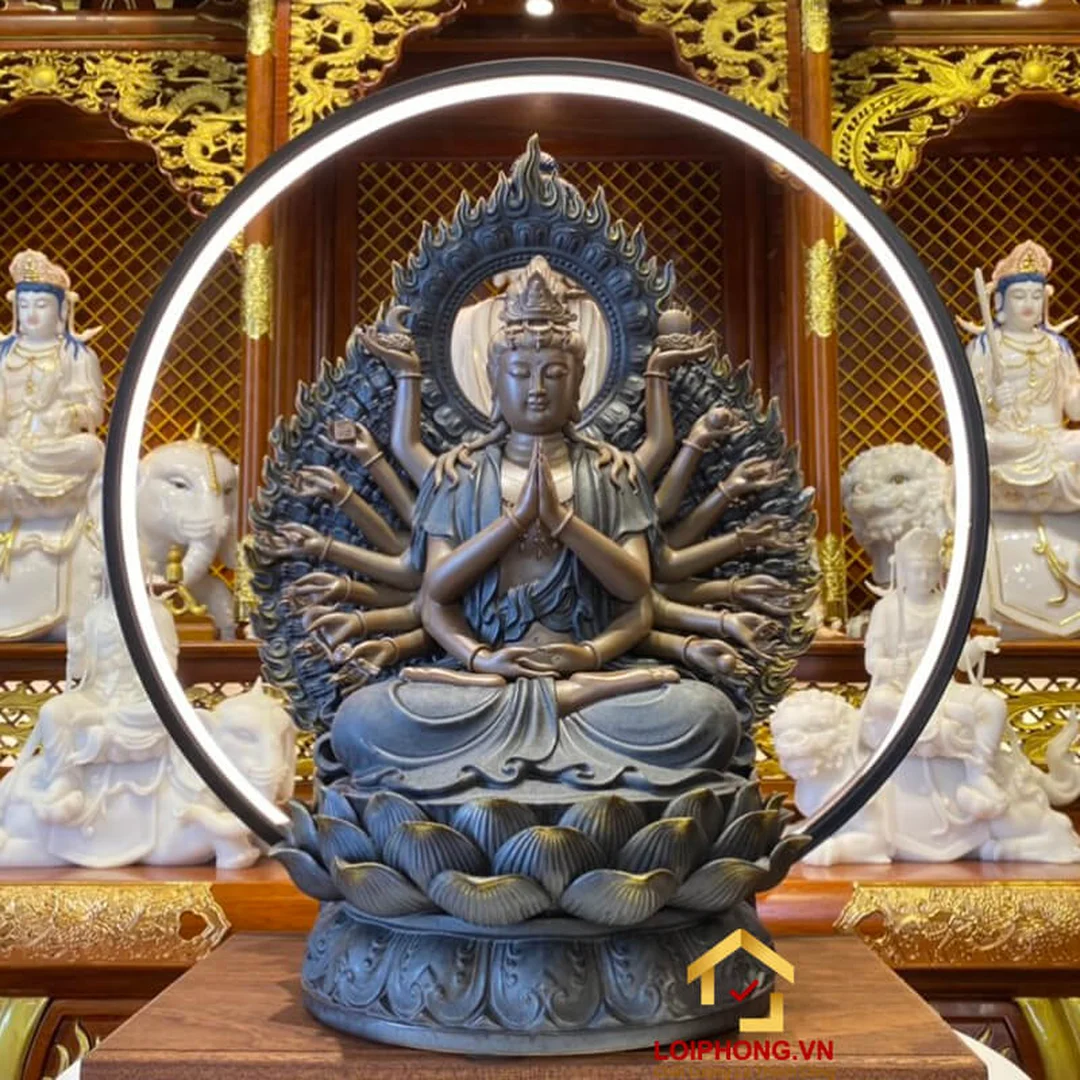 tượng quan âm thiên thủ trong không gian thờ trang nghiêm