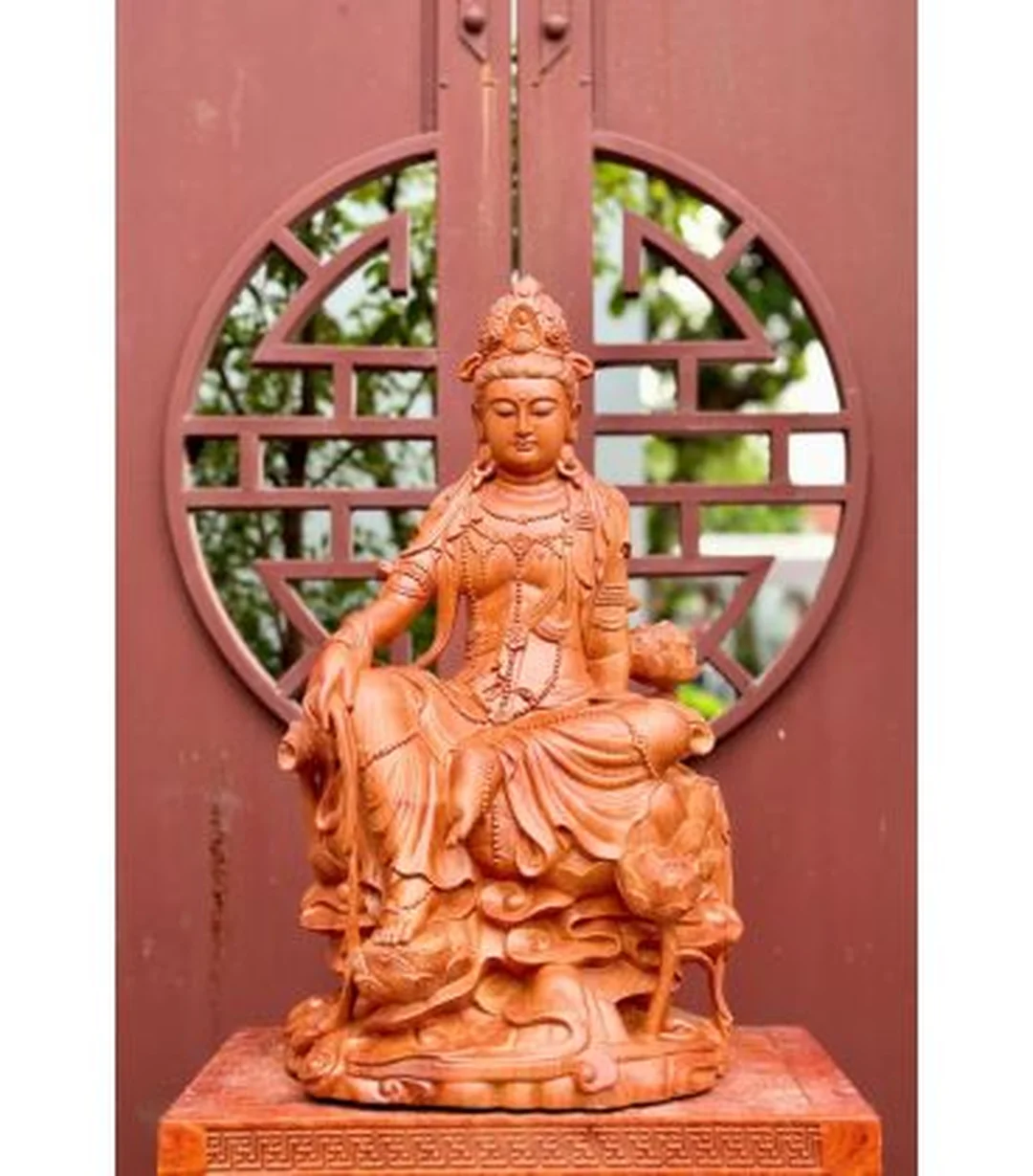 tượng quan âm tự tại bằng gỗ phù hợp không gian thờ ấm