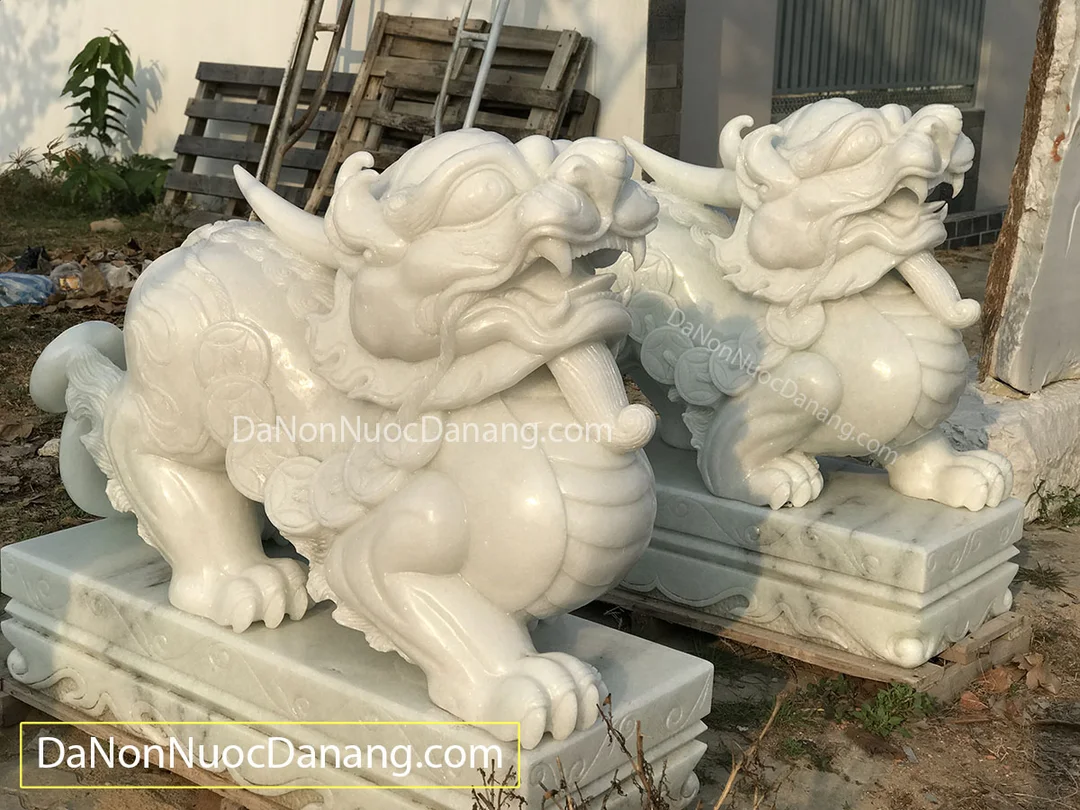 tỳ hưu đá phong thuỷ dáng đứng cẩm thạch trắng