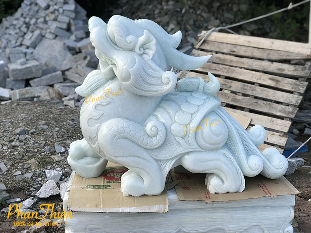 Tỳ hưu đá tự nhiên màu xanh tỳ hưu đá tự nhiên màu xanh đặt bàn phong thủy