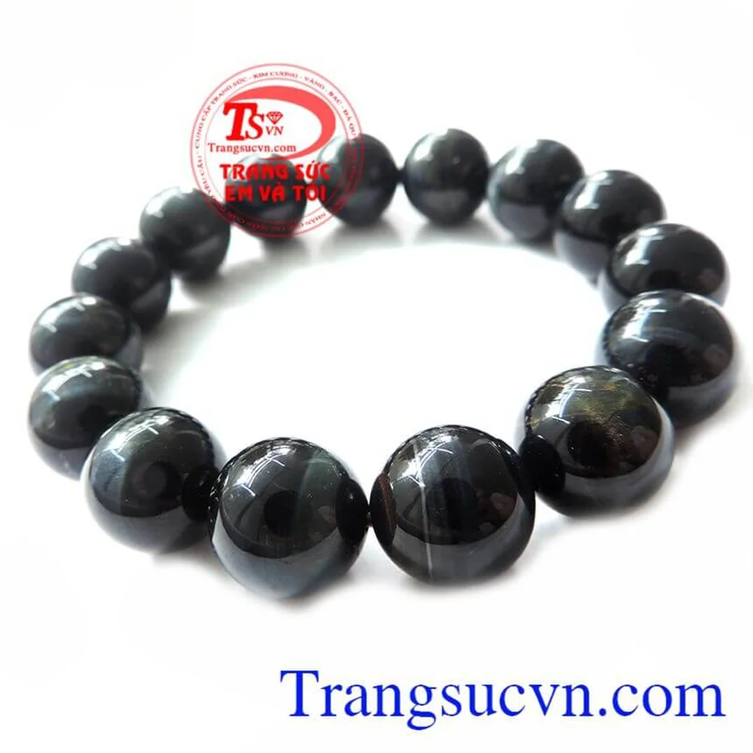 Kiểm tra vòng đá mắt hổ đen trước khi mua vòng đá mắt hổ đen cần kiểm tra ánh lụa và dây xâu