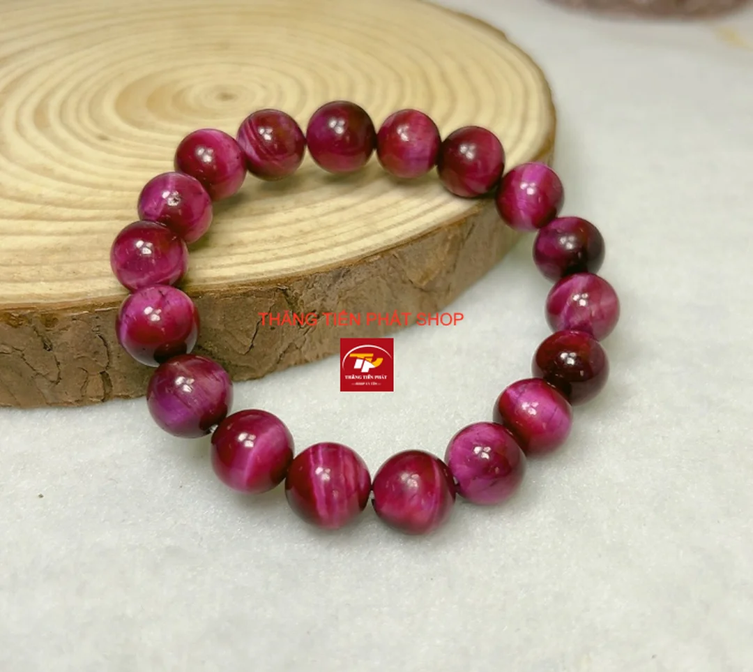 vòng đá mắt hổ hồng phối charm phong thủy