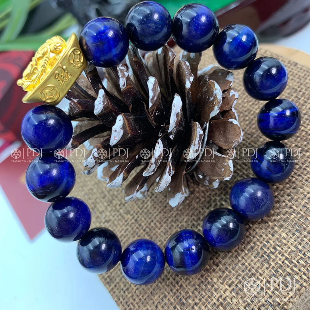 vòng đá mắt hổ xanh dương charm tỳ hưu vàng 24K