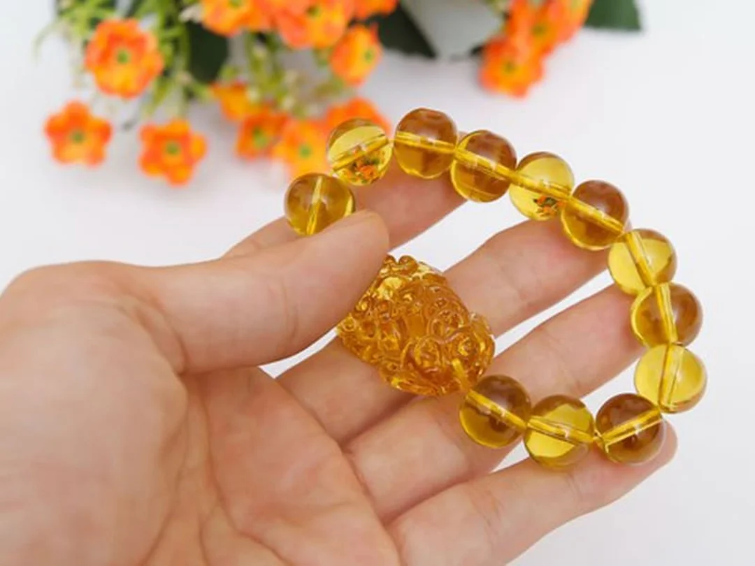 Vòng đá phong thủy mệnh Kim cho nữ màu vàng trắng vòng đá phong thủy mệnh kim cho nữ màu vàng trắng
