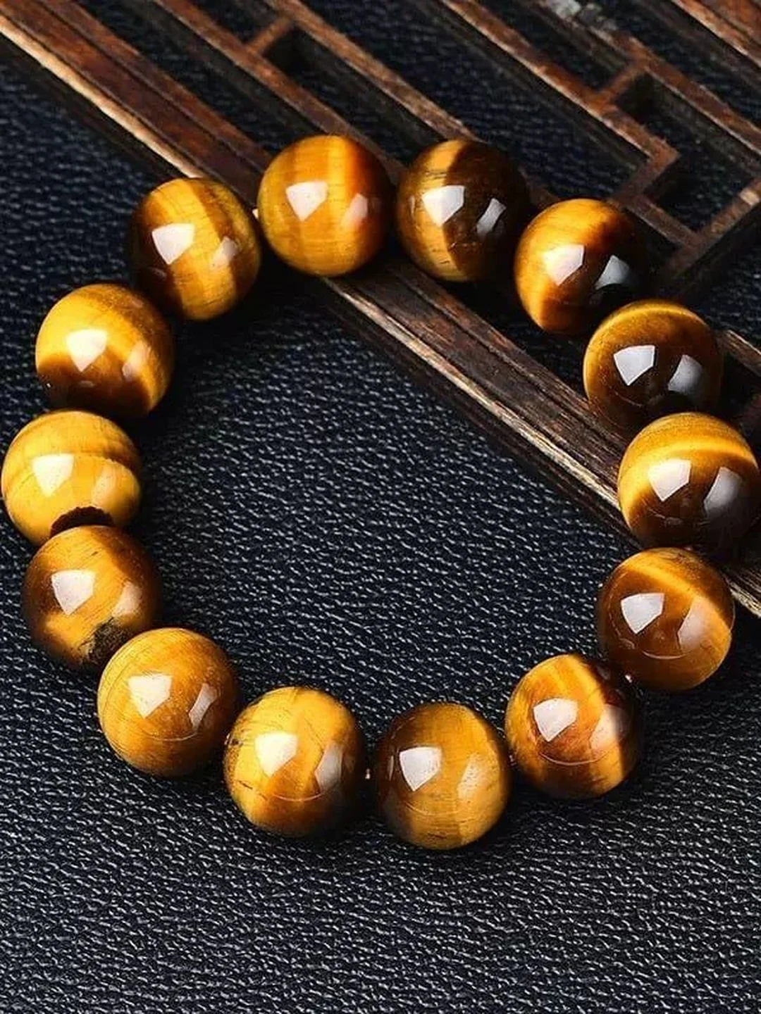 vòng tay đá mắt hổ phối charm tỳ hưu nam nữ