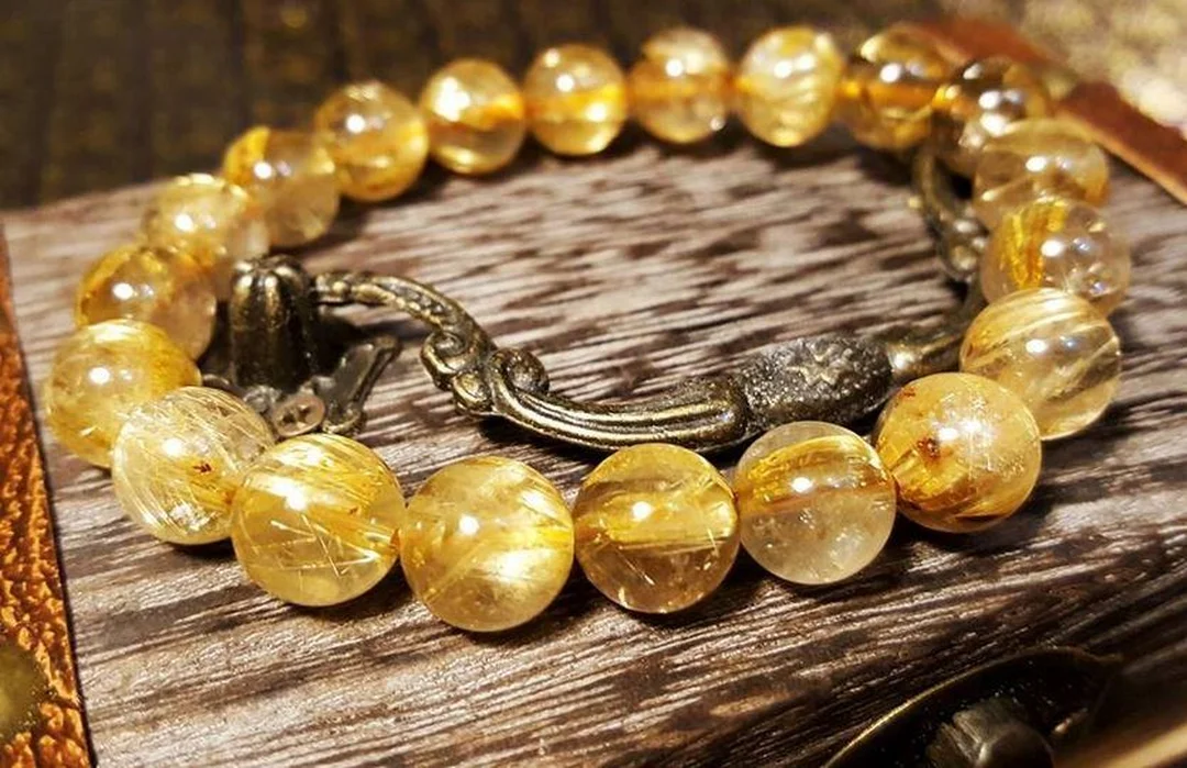 vòng tay đá phong thủy nhiều màu chọn theo mệnh
