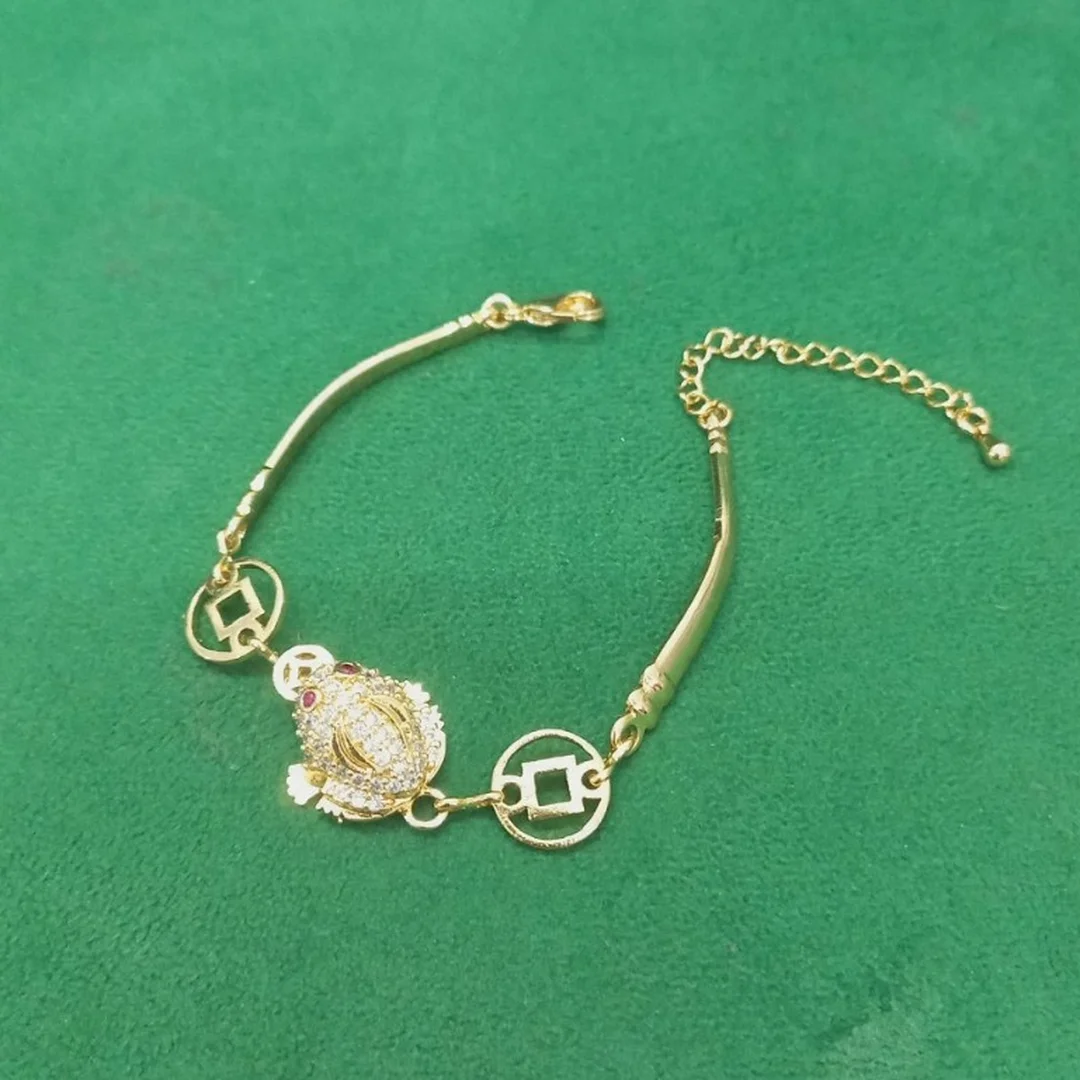vòng tay thiềm thừ dây đỏ charm vàng phong thủy