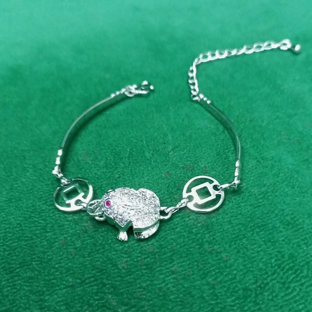 vòng tay thiềm thừ phong thủy phối đá và charm