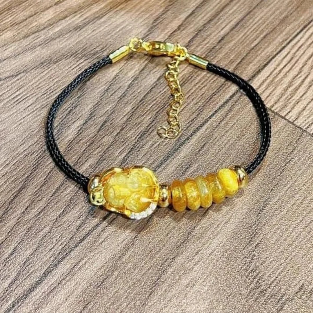 vòng tỳ hưu vàng phối thạch anh tóc vàng và ngũ điếu