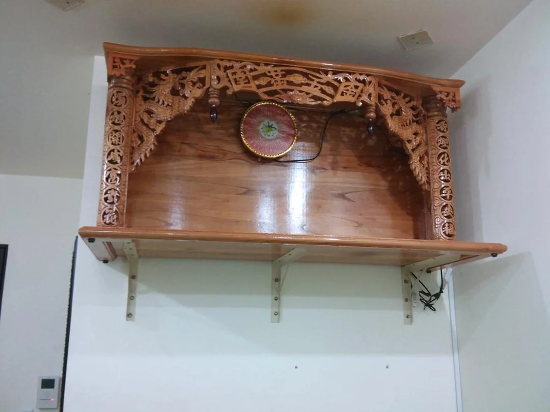 xem phong thủy bàn thờ trong phòng thờ nhà phố